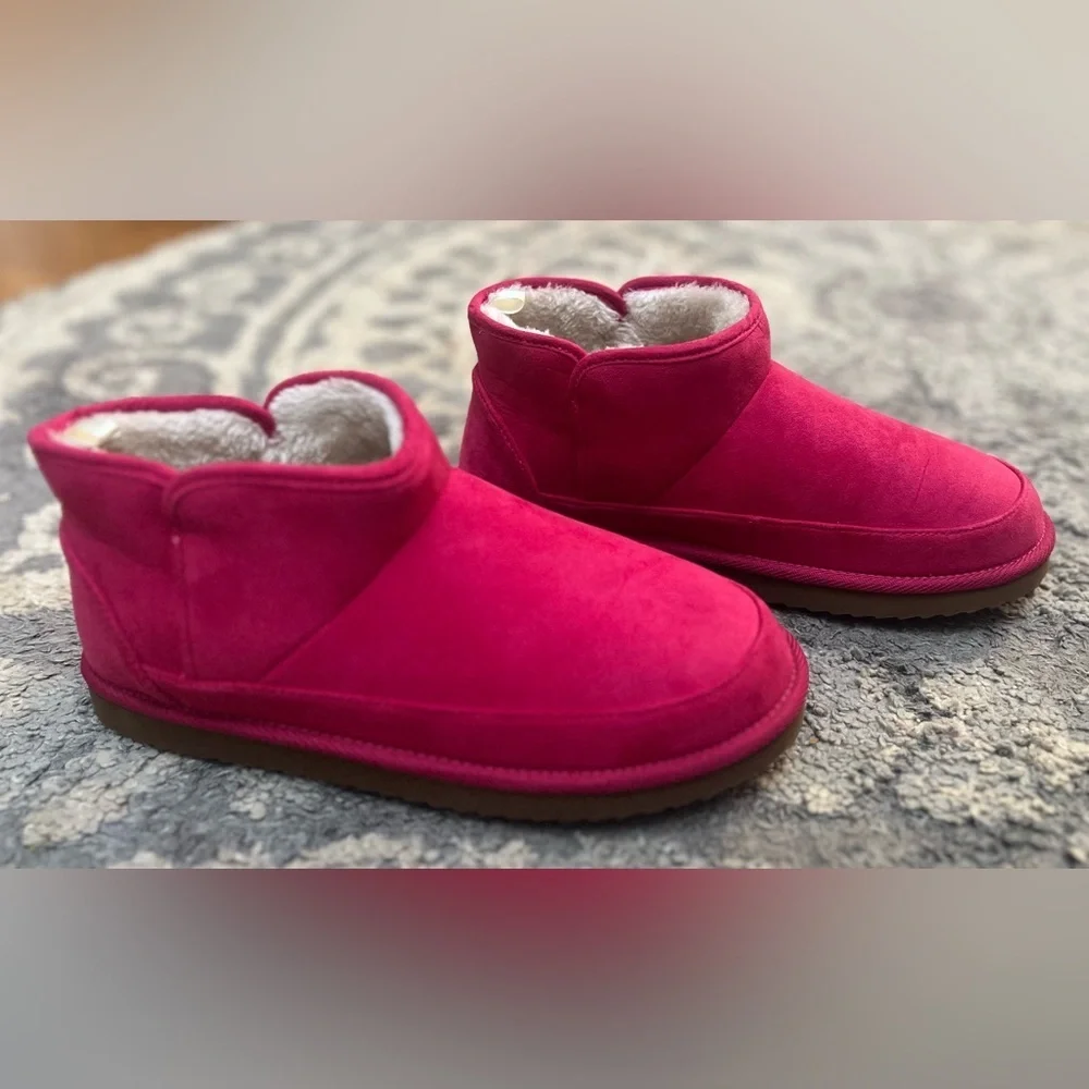 💕 Old Navy Faux Suede Sherpa-Lined Booties in Pink
